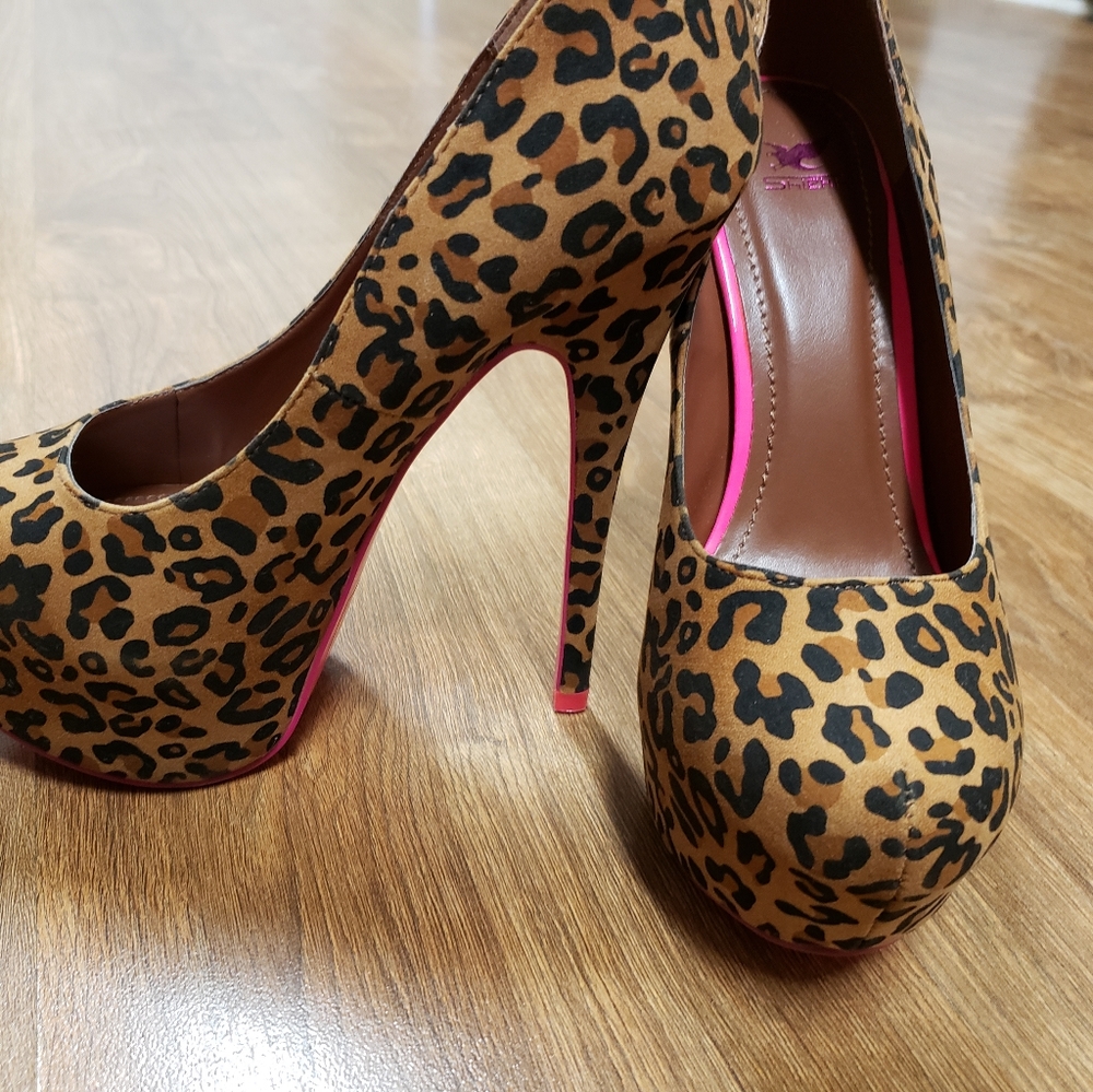 Leopard print Heels with pink bottom